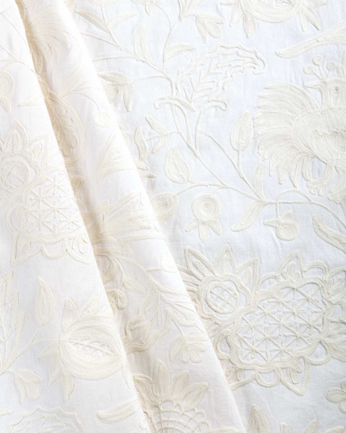 Folkland Emb - Ivory - LEE JOFA Tela