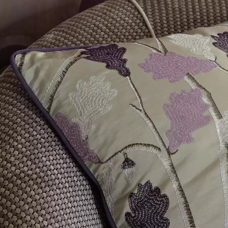 Cabochon Feuille De Chêne Dark Purple - Osborne & Little - F6373-03 Fabric