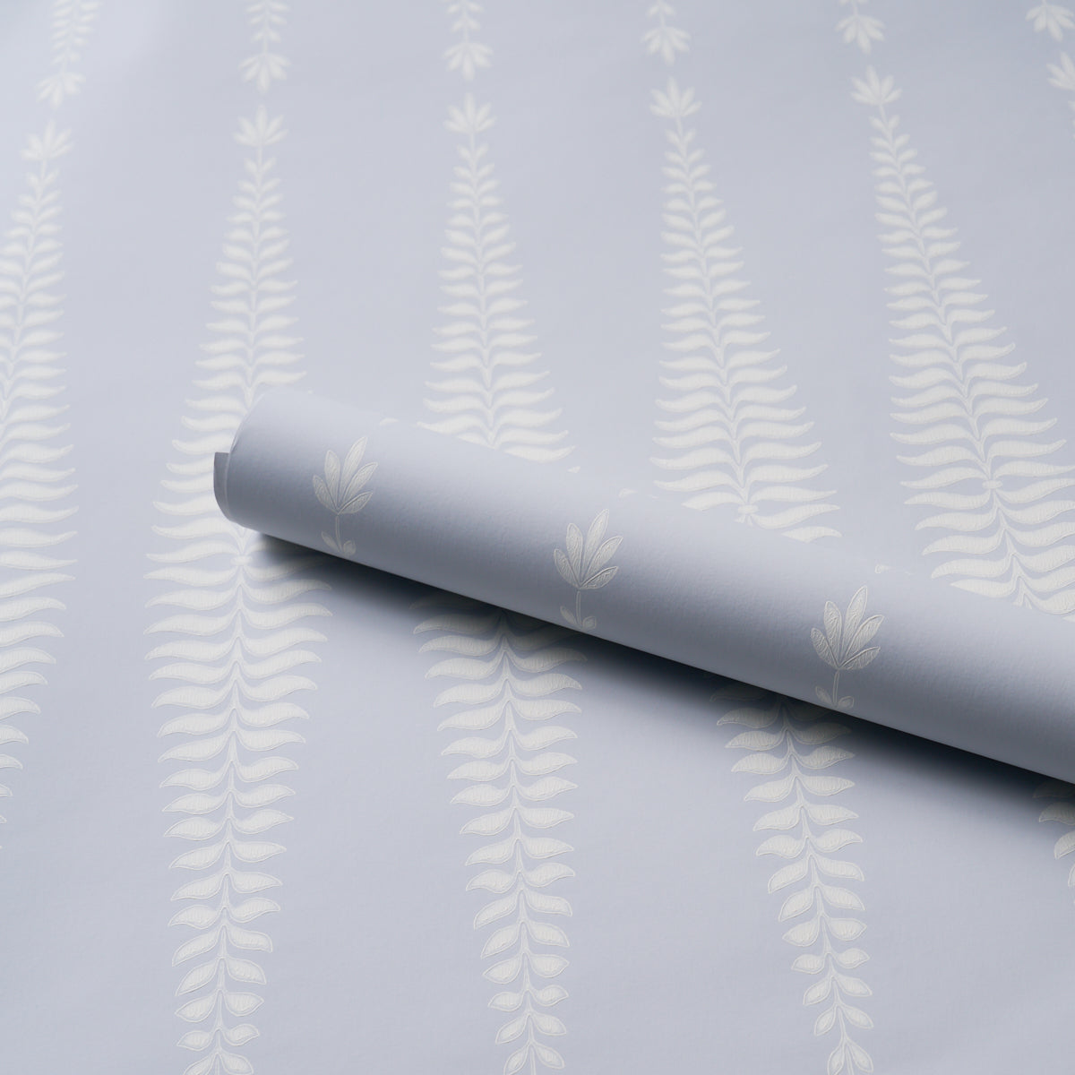 FERN-TREE-CLOUD-SCHUMACHER-5005075 - Schumacher Wallpaper