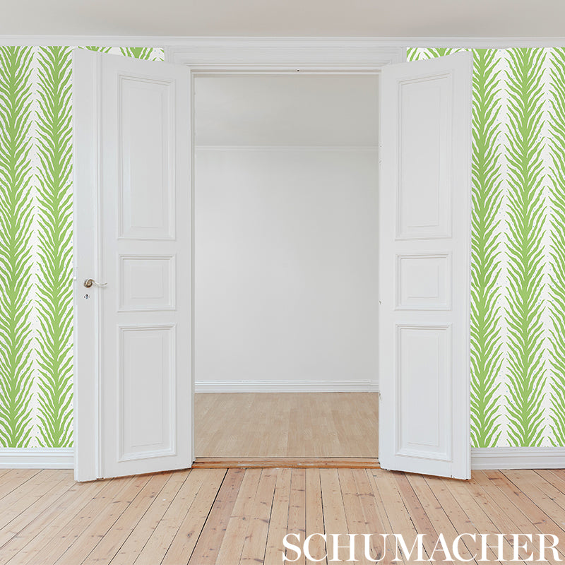 CREEPING-FERN-GOLD-SCHUMACHER-5009453