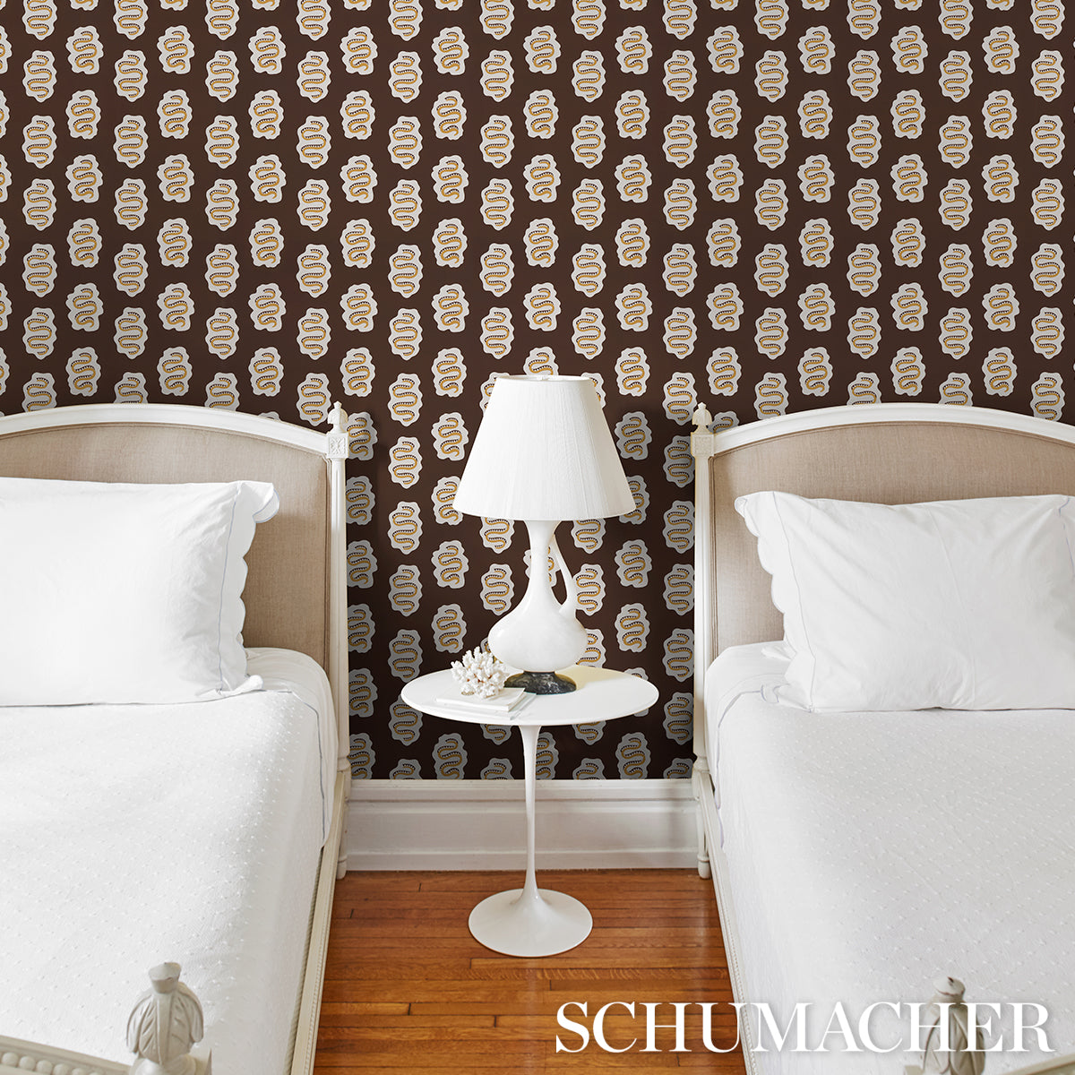 Elsa Amber wallpaper by Schumacher, 5014812 — view 5 - Schumacher Wallpaper