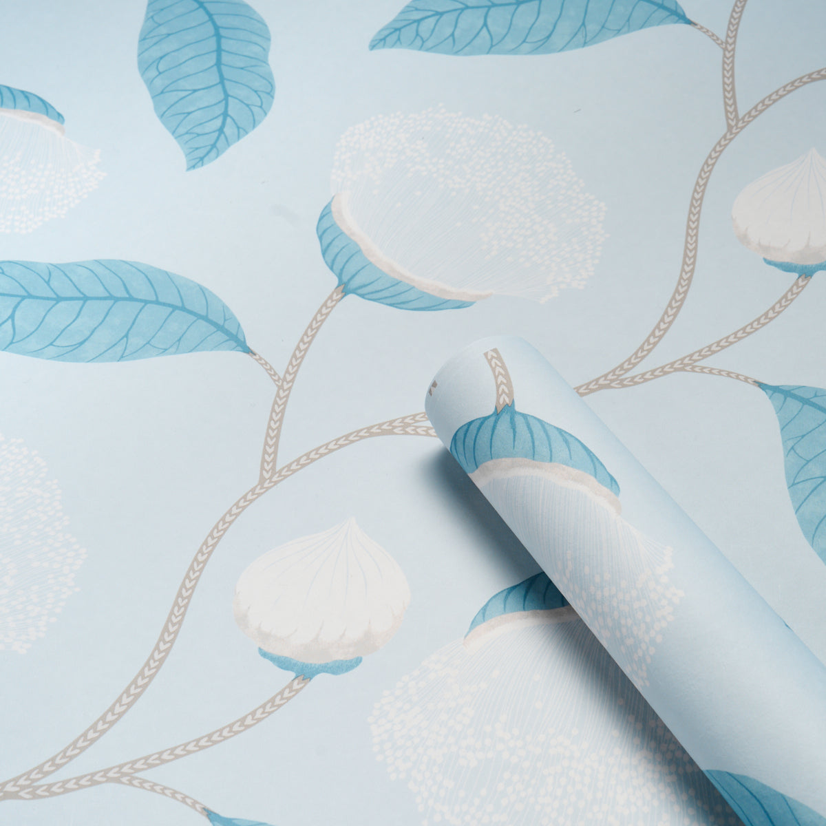 Celinda Sky wallpaper by Schumacher, 5016361 — view 4 - Schumacher Wallpaper