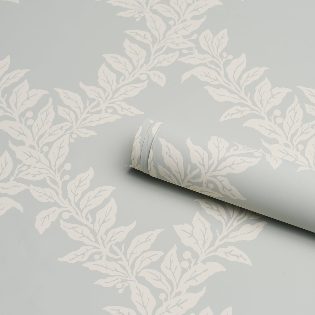 TYNINGHAME-TRELLIS-SKY-SCHUMACHER-5017752 - Schumacher Wallpaper