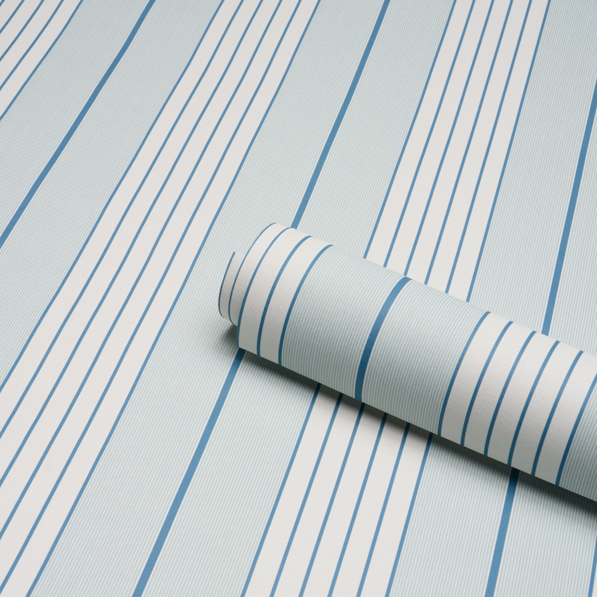 AUDREY-STRIPE-BLUES-SCHUMACHER-5018181 - Schumacher Wallpaper
