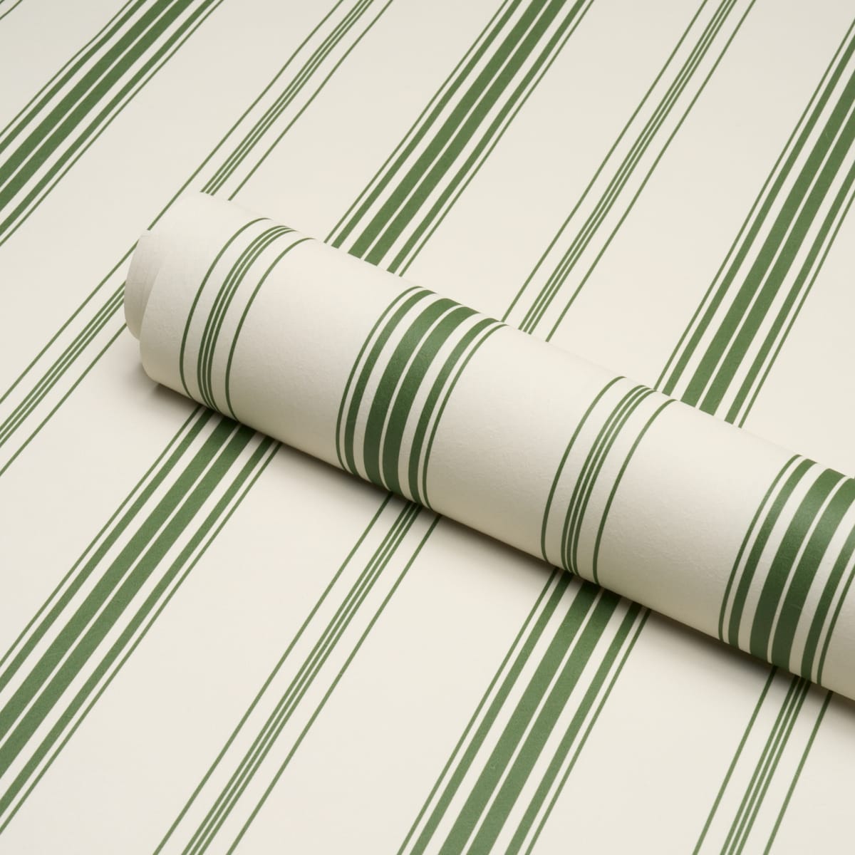 COCO-STRIPE-GREEN-SCHUMACHER-5018190 - Schumacher Wallpaper