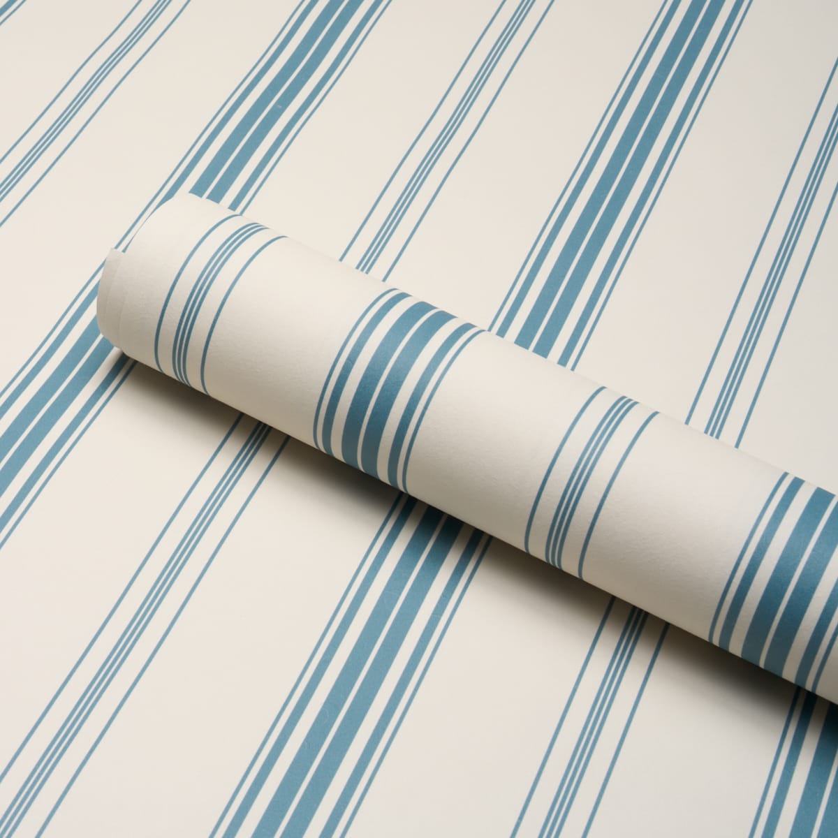 COCO-STRIPE-DELFT-SCHUMACHER-5018193 - Schumacher Wallpaper