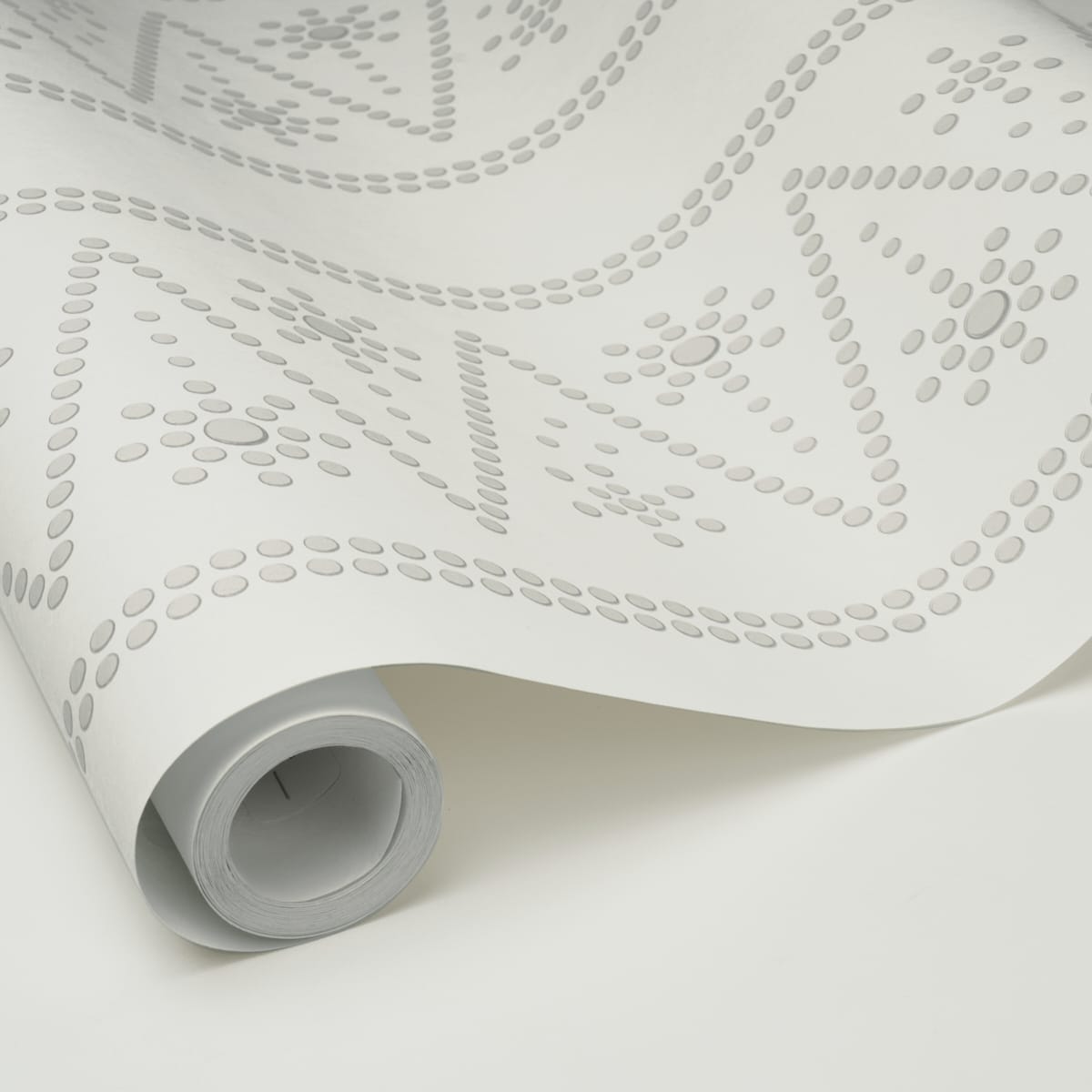 THE-PEARLIES-SILVER-SCHUMACHER-5018370 - Schumacher Wallpaper