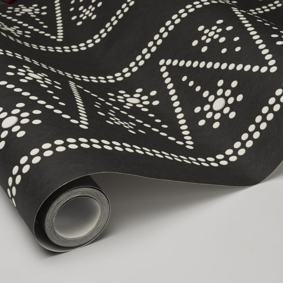 THE-PEARLIES-BLACK-SCHUMACHER-5018373 - Schumacher Wallpaper
