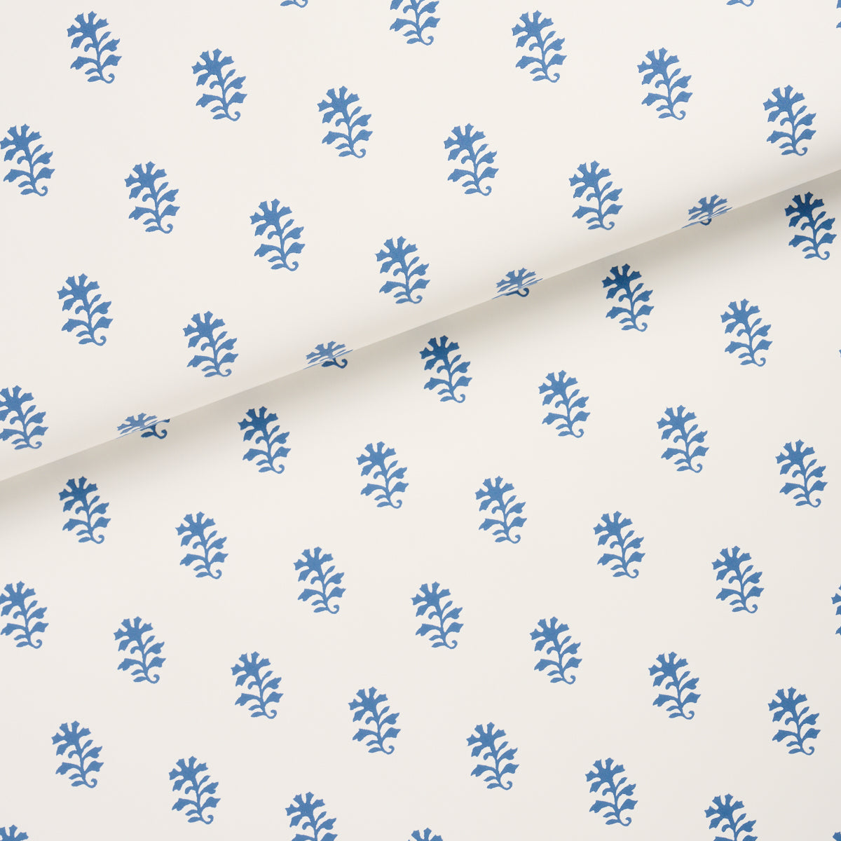 Schumacher Iksha wallpaper in Indigo, 5018502 — view 4 - Schumacher Wallpaper