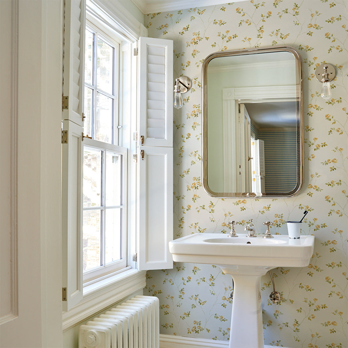 Schumacher Lady Of Shalott wallpaper in Marigold, 5018662 — view 5 - Schumacher Wallpaper