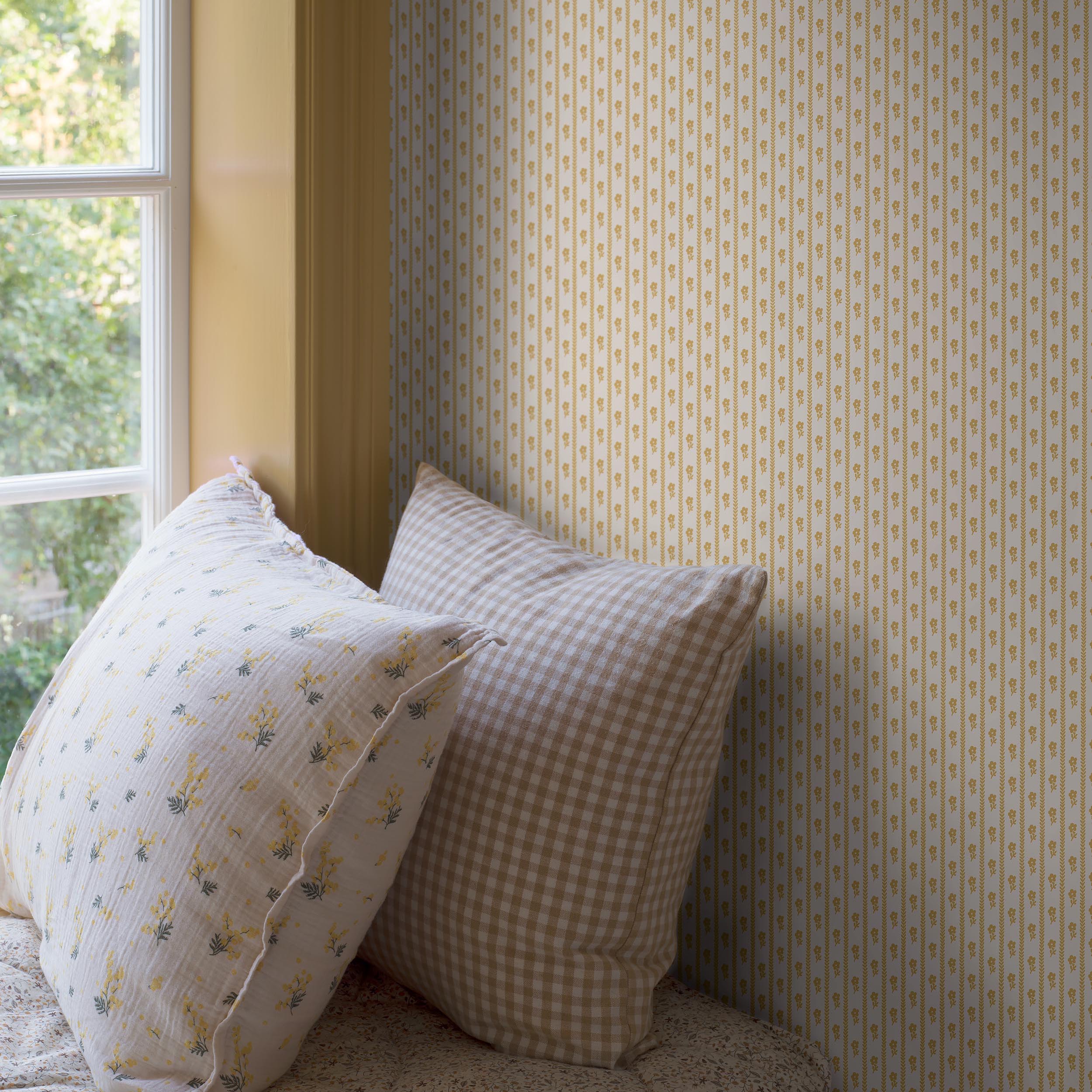 LILLA-LYCKAN-MUSTARD-SCHUMACHER-6953 - Schumacher Wallpaper