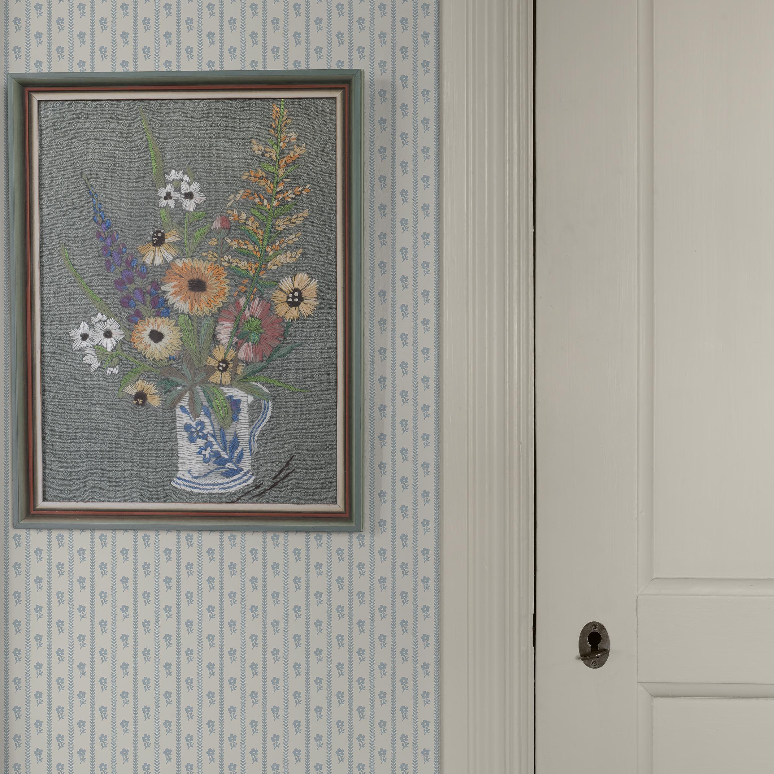 LILLA-LYCKAN-BLUE-SCHUMACHER-6956 - Schumacher Wallpaper