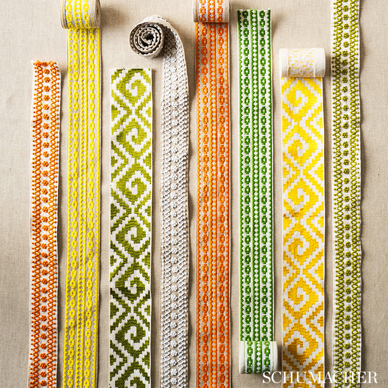 TALITHA-TAPE-YELLOW-ON-NATURAL-SCHUMACHER-70645 - Schumacher Recortar