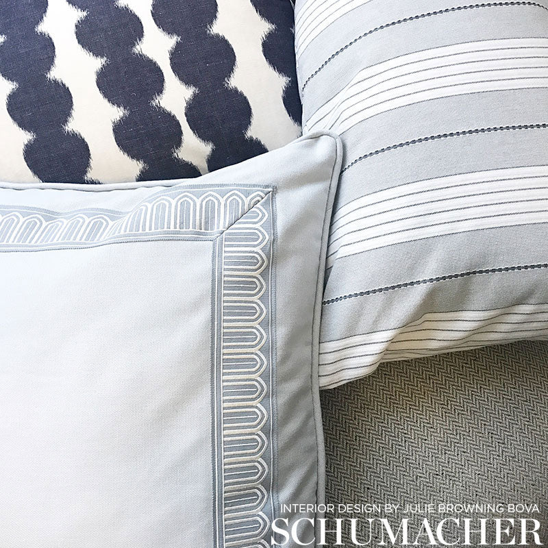 ARCHES-EMBROIDERED-TAPE-MEDIUM-BLACK-ON-WHITE-SCHUMACHER-70760 - Schumacher Trim