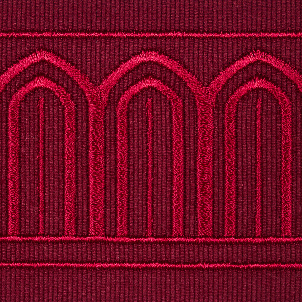 ARCHES-EMBROIDERED-TAPE-MEDIUM-RED-SCHUMACHER-70769 - Schumacher Recortar