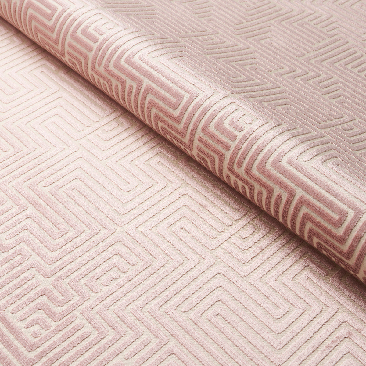 LISBOA-VELVET-MAUVE-SCHUMACHER-72956 - Schumacher Fabric