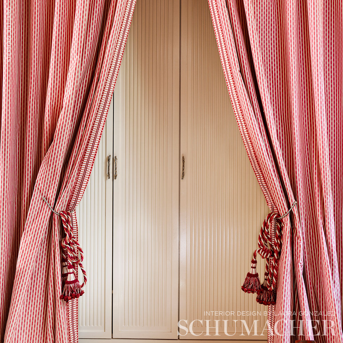 JACOBSEN-TAPE-INDOOR-OUTDOOR-ROSE-SCHUMACHER-73634 - Schumacher Trim
