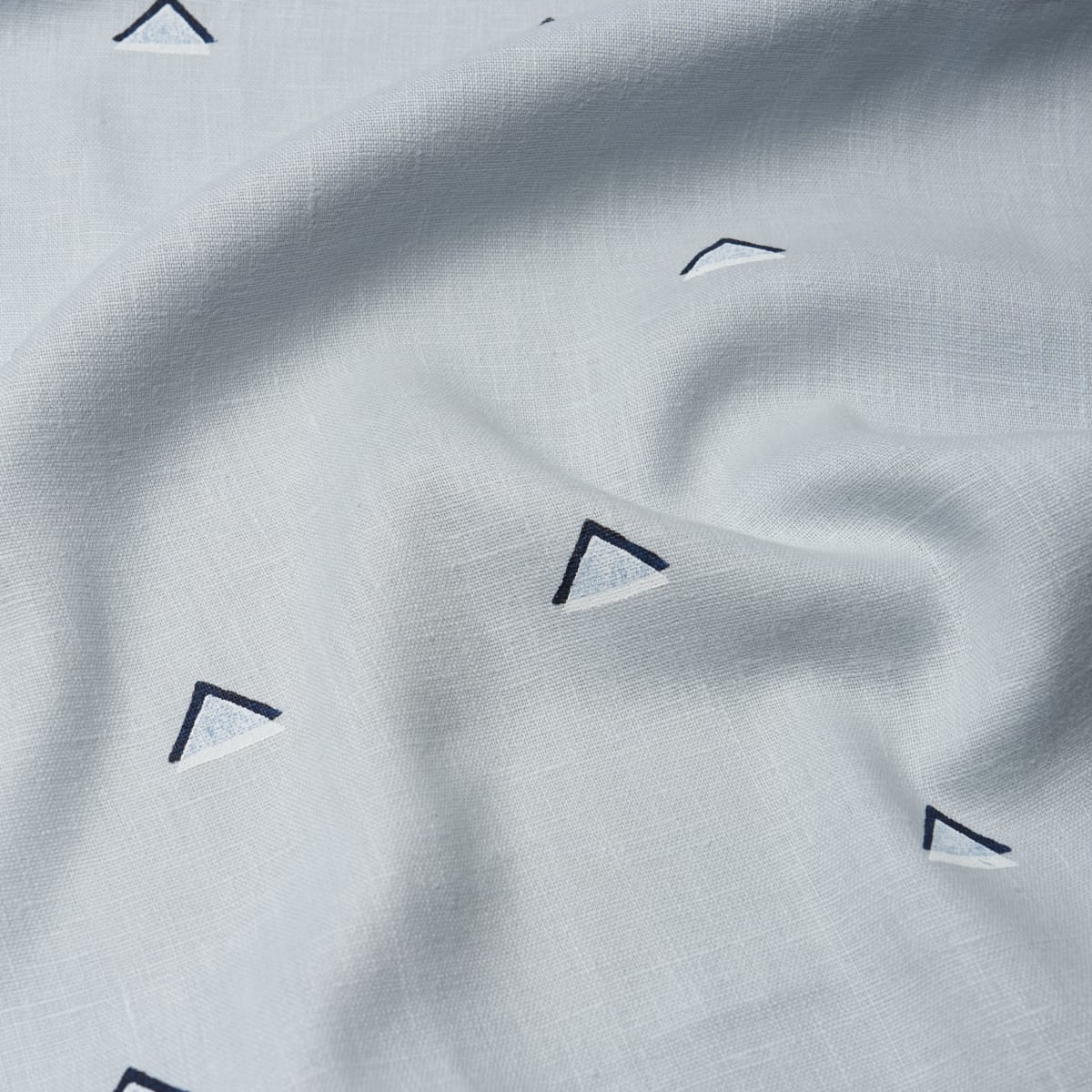 OVERLAPPING-TRIANGLES-HAND-PRINT-NAVY-AND-WHITE-ON-SKY-SCHUMACHER-74022 - Schumacher Fabric
