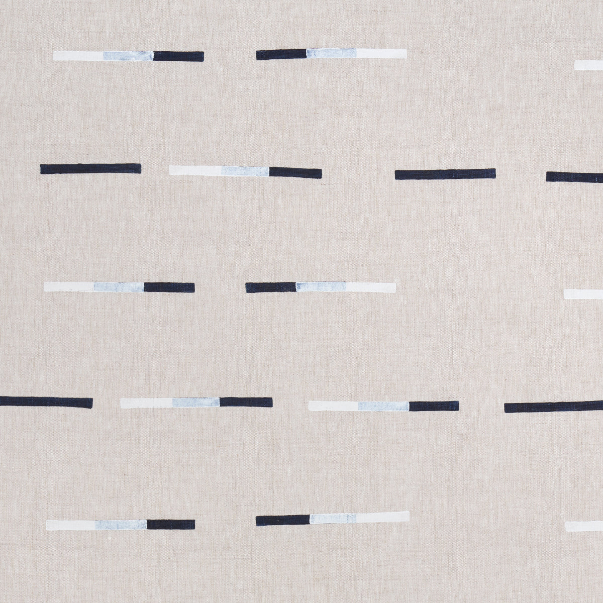 OVERLAPPING-DASHES-HAND-BLOCK-PRINT-NAVY-SCHUMACHER-74031 - Schumacher Tela