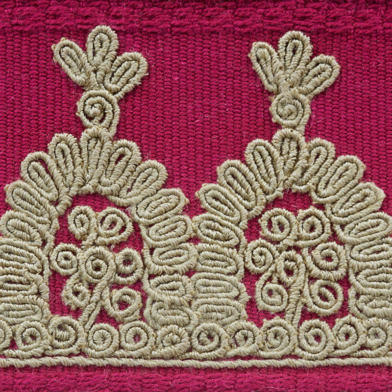 NOELIA-EMBROIDERED-TAPE-GARNET-SCHUMACHER-74152 - Schumacher Recortar