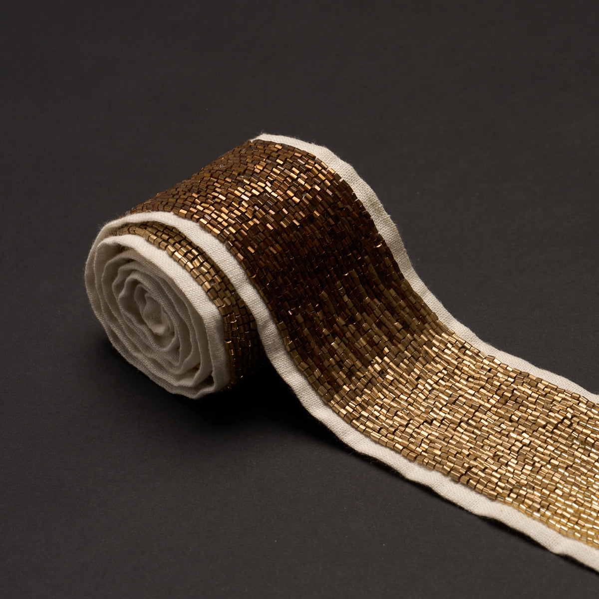 GATSBY-TAPE-GOLD-SCHUMACHER-74291 - Schumacher Recortar