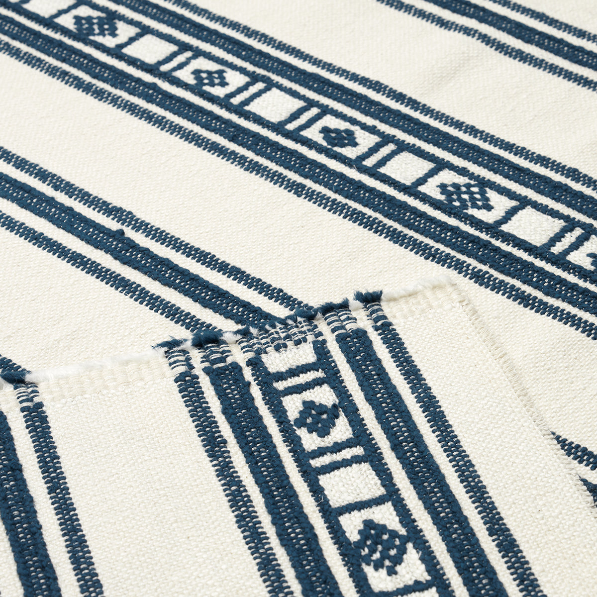 BUENA-VISTA-INDIGO-SCHUMACHER-74483 - Schumacher Fabric