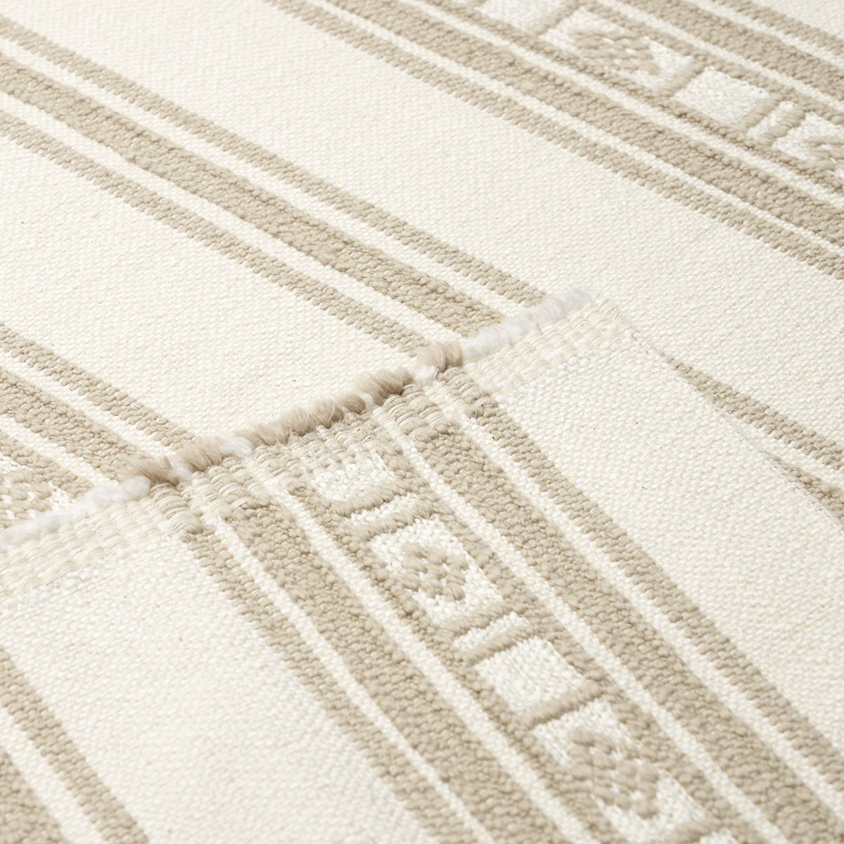 BUENA-VISTA-WHEAT-SCHUMACHER-74484 - Schumacher Fabric