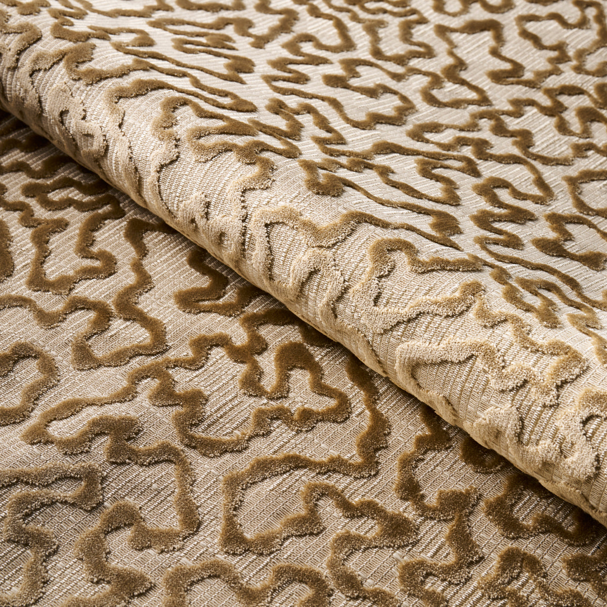 JANIS-VELVET-CHAMPAGNE-SCHUMACHER-75224 - Schumacher Fabric