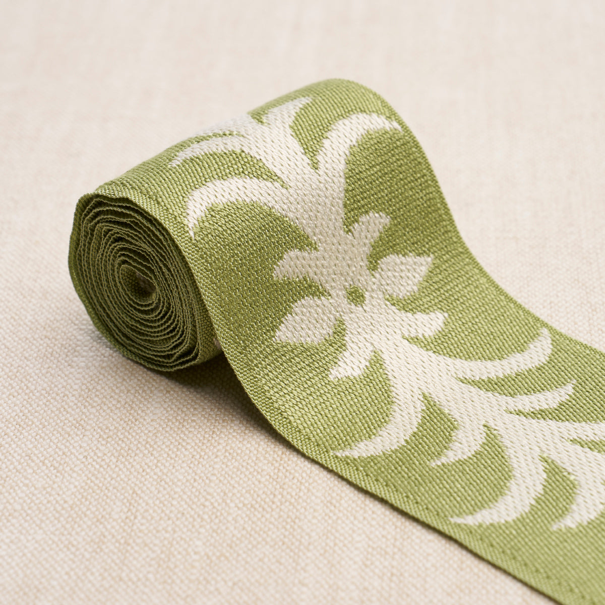 ACANTHUS-TAPE-ROMAINE-SCHUMACHER-75445 - Schumacher Recortar