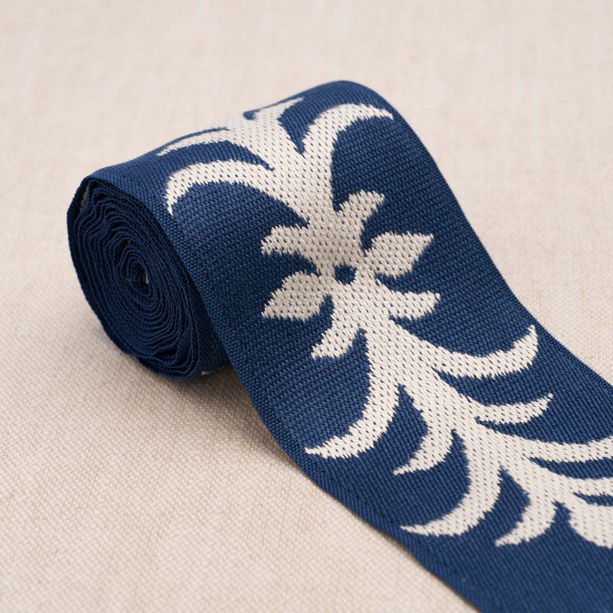 ACANTHUS-TAPE-ADMIRAL-SCHUMACHER-75446 - Schumacher Recortar