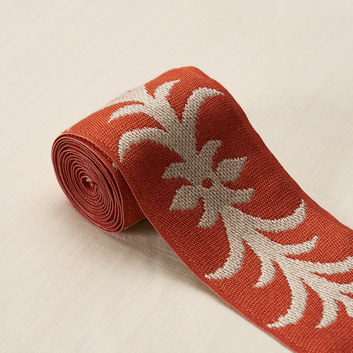 ACANTHUS-TAPE-TERRACOTTA-SCHUMACHER-75449 - Schumacher Recortar