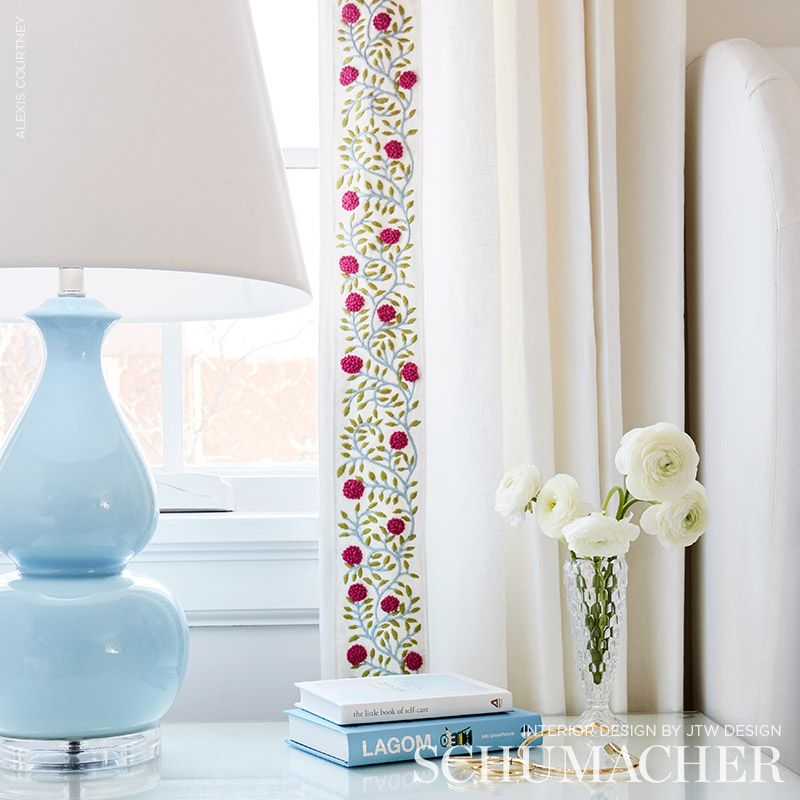 ASHOKA-TAPE-MAGENTA-LEAF-SCHUMACHER-76293 - Schumacher Trim
