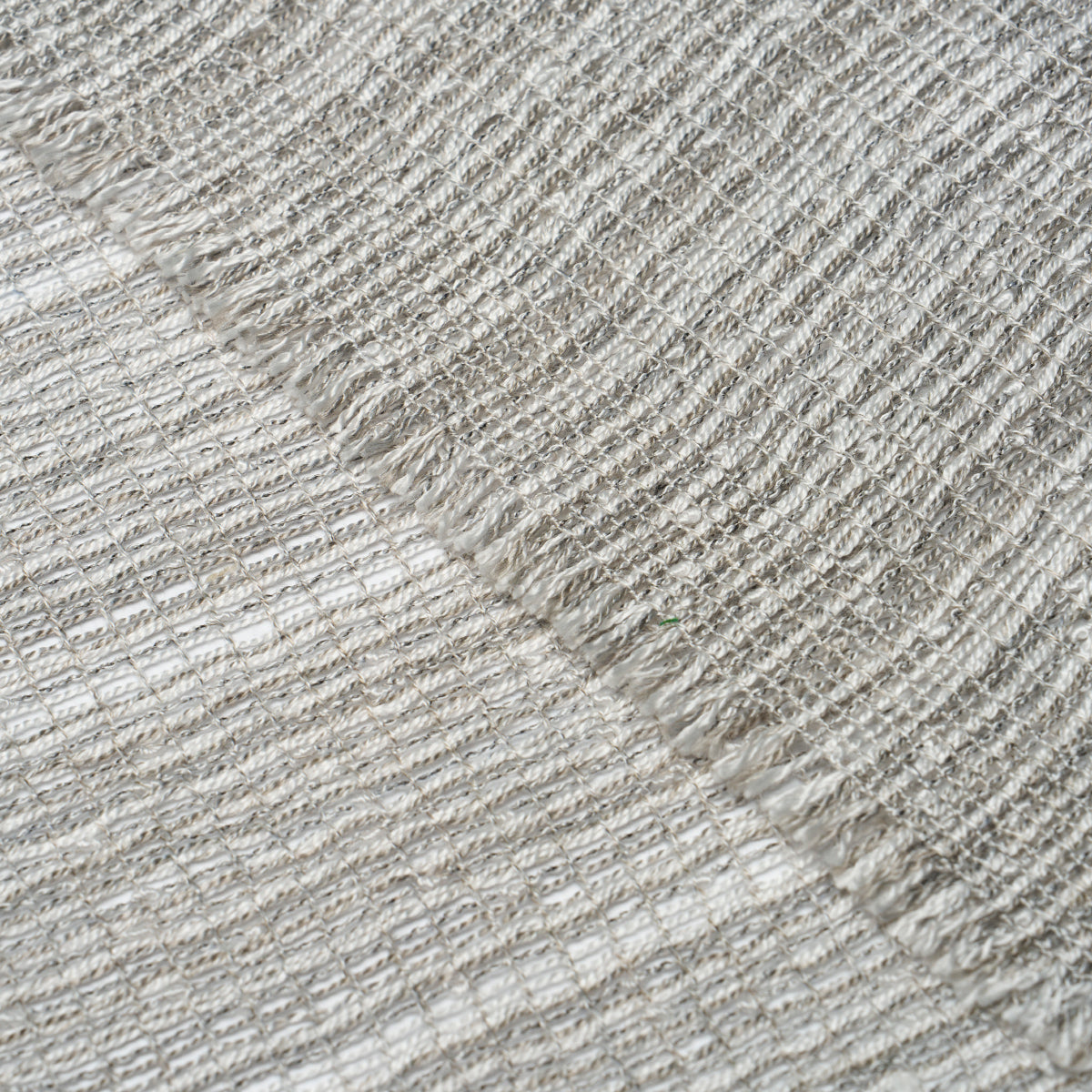 ANYO-INDOOR-OUTDOOR-SHEER-GREY-SCHUMACHER-76363 - Schumacher Tela