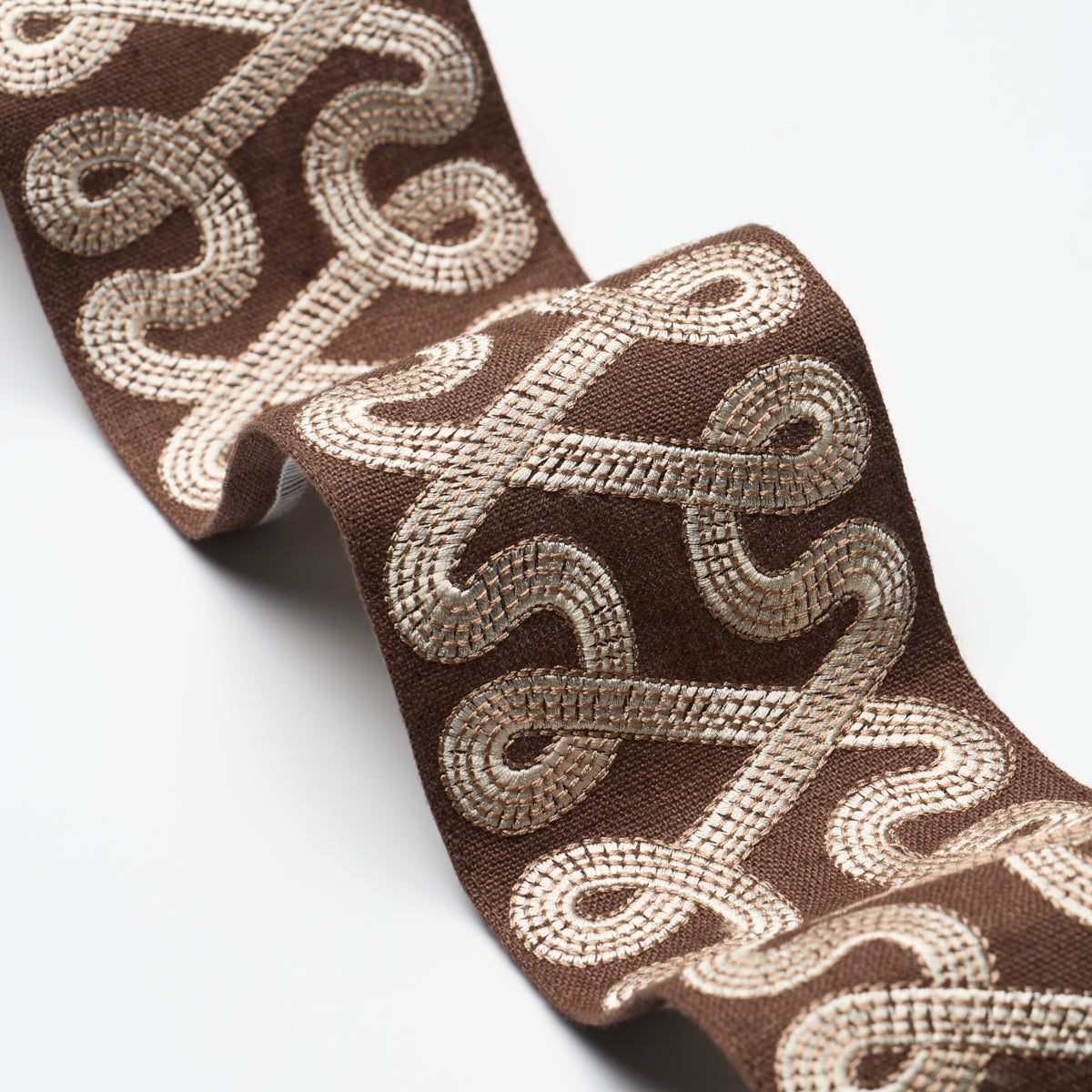 FREEFORM-EMBROIDERED-TAPE-CHOCOLATE-SCHUMACHER-76736 - Schumacher Trim