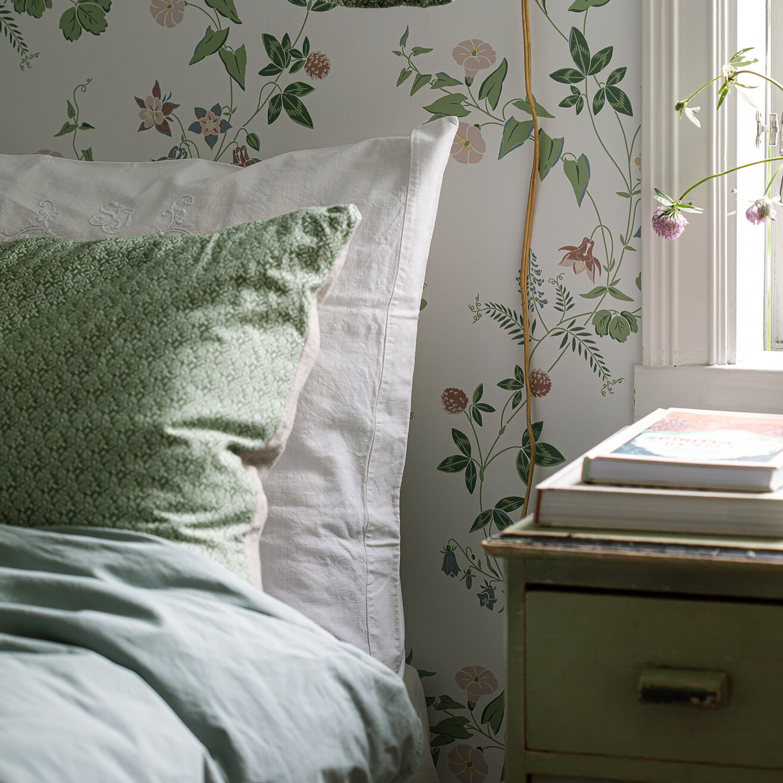 MIDSUMMERS-EVE-IVORY-SCHUMACHER-7680