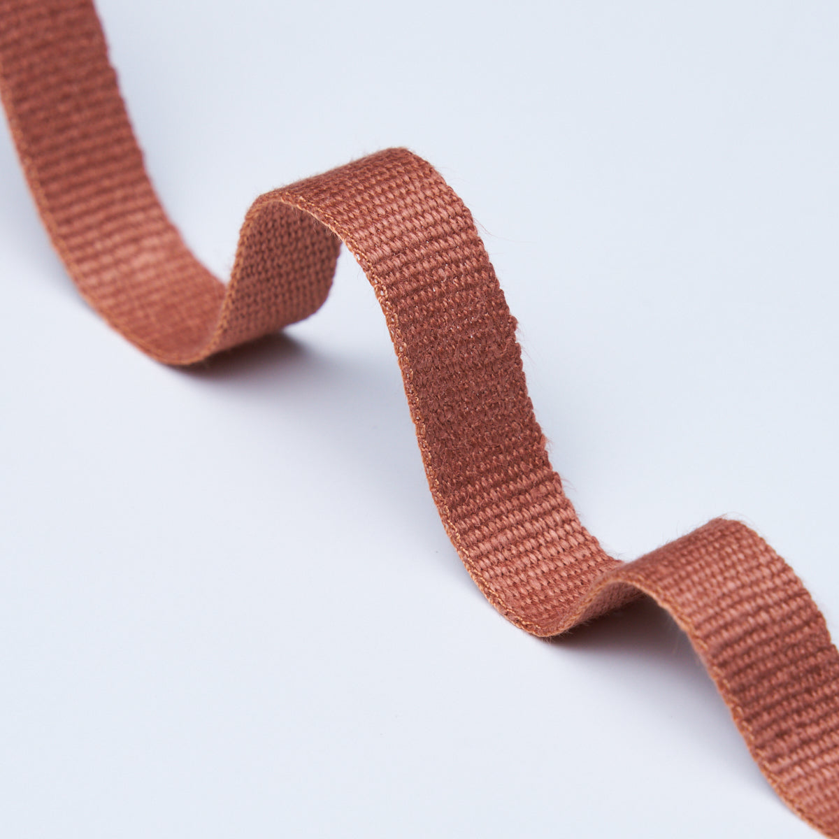 MATHIAS-LINEN-TAPE-NARROW-TERRACOTTA-SCHUMACHER-76838 - Schumacher Trim