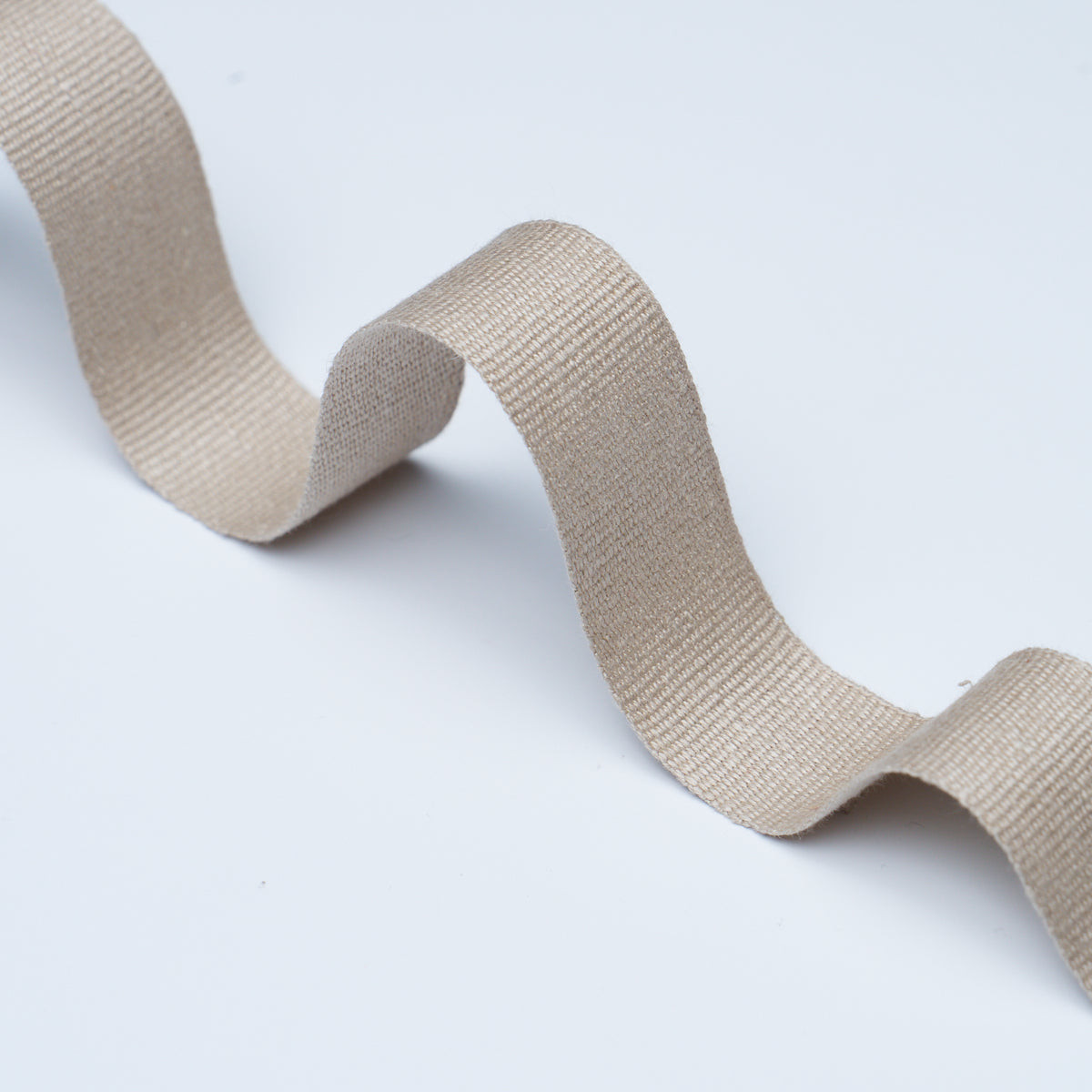 MATHIAS-LINEN-TAPE-MEDIUM-FLAX-SCHUMACHER-76866 - Schumacher Recortar