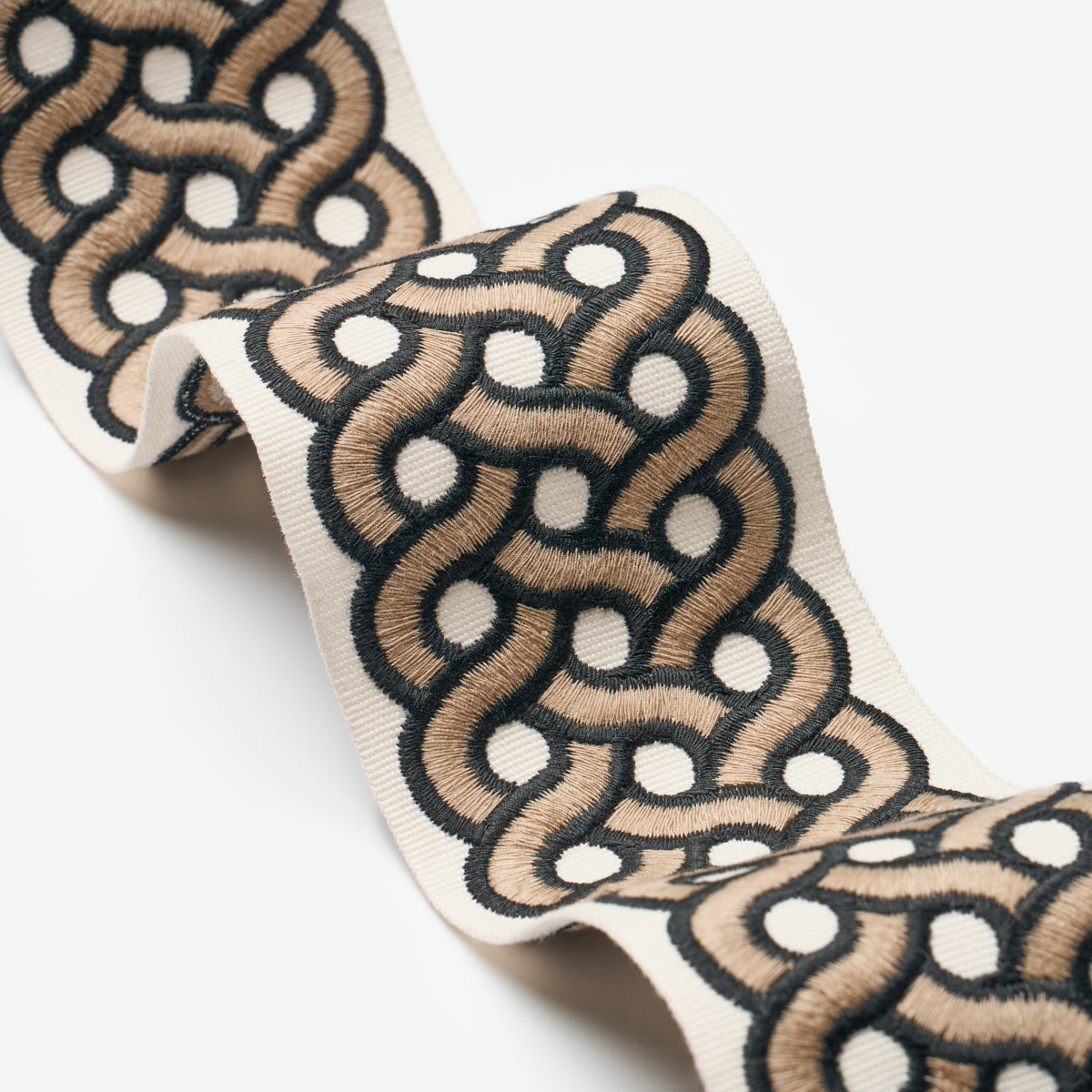 MANDEVILLE-TAPE-ALMOND-SCHUMACHER-77155 - Schumacher Trim