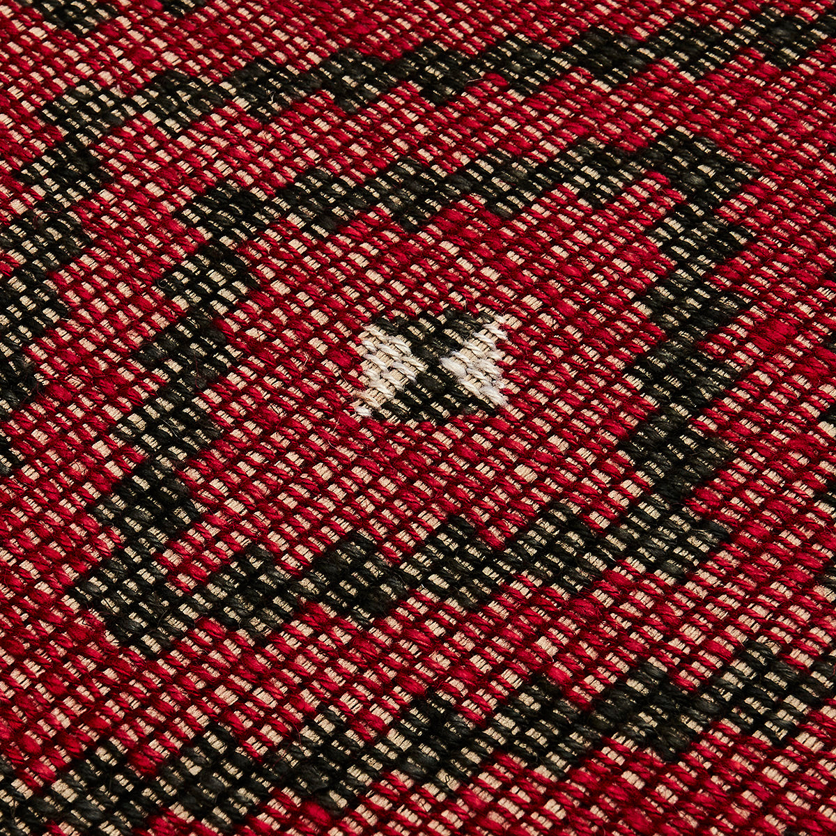 MANTA-PERFORMANCE-RED-BLACK-SCHUMACHER-77444 - Schumacher Fabric