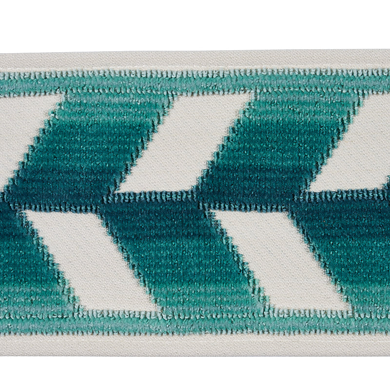CHEVRON-STRIE-VELVET-TAPE-PEACOCK-SCHUMACHER-80181 - Schumacher Recortar