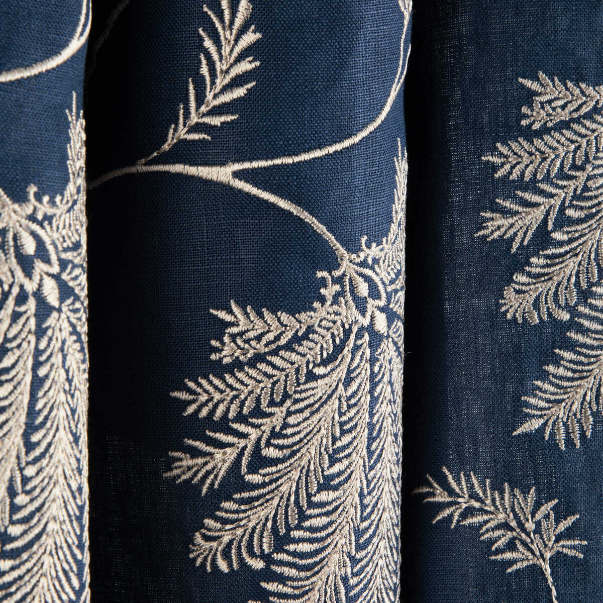 Maelle Emb - Navy - BRUNSCHWIG & FILS Fabric