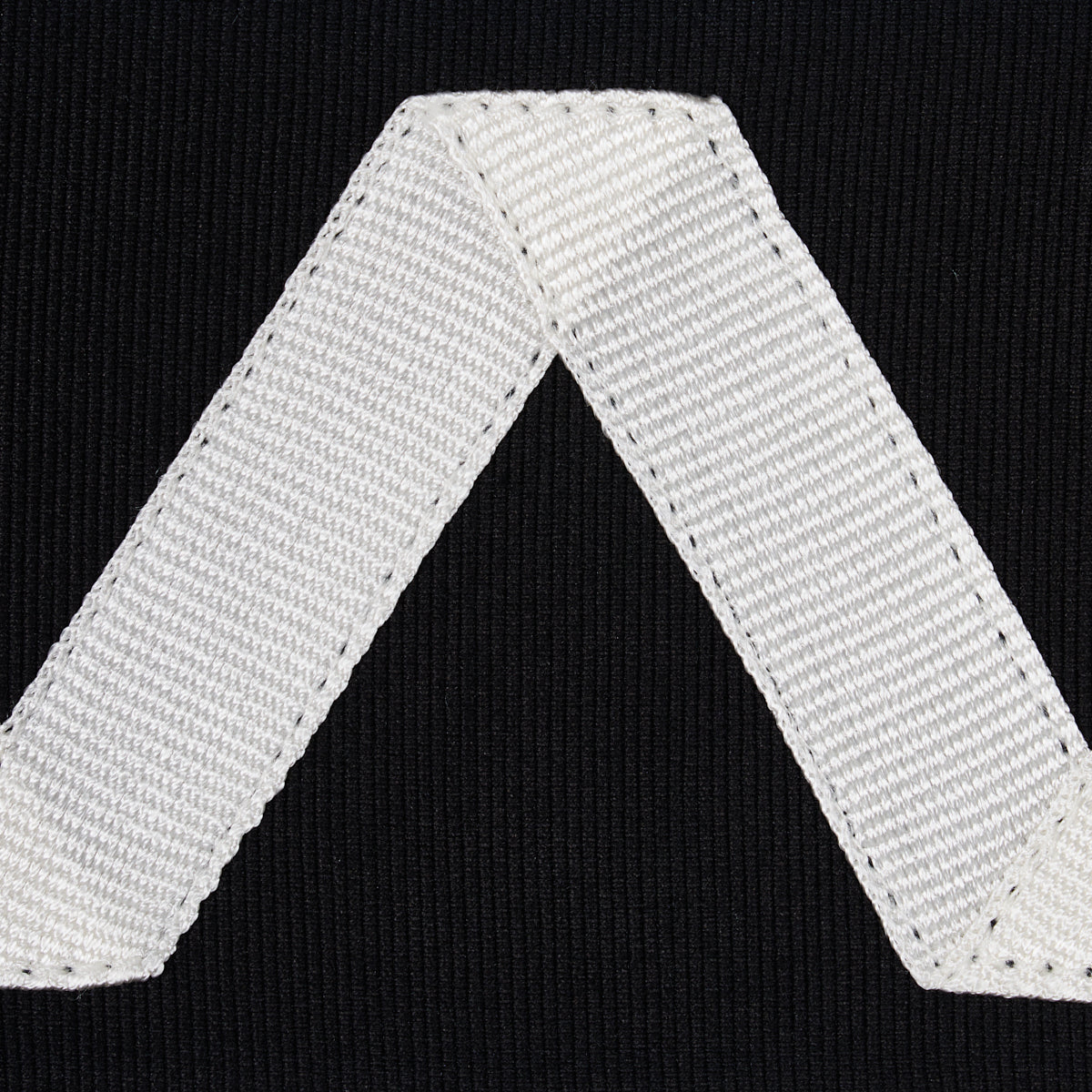 LEGERE-APPLIQU-TAPE-IVORY-ON-BLACK-SCHUMACHER-80871 - Schumacher Trim