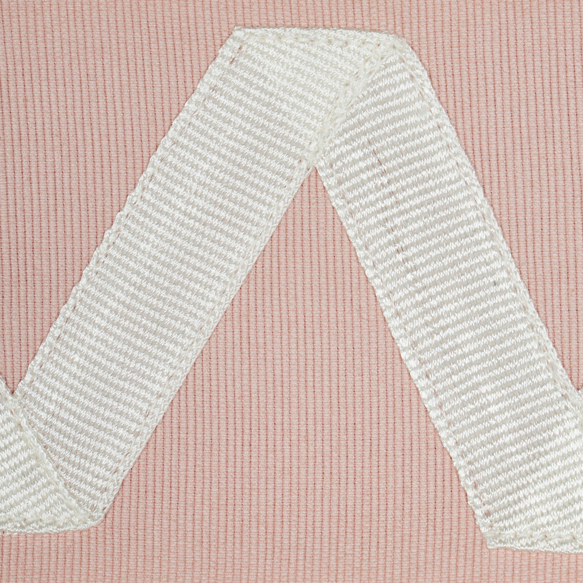 LEGERE-APPLIQU-TAPE-IVORY-ON-BLUSH-SCHUMACHER-80874 - Schumacher Trim