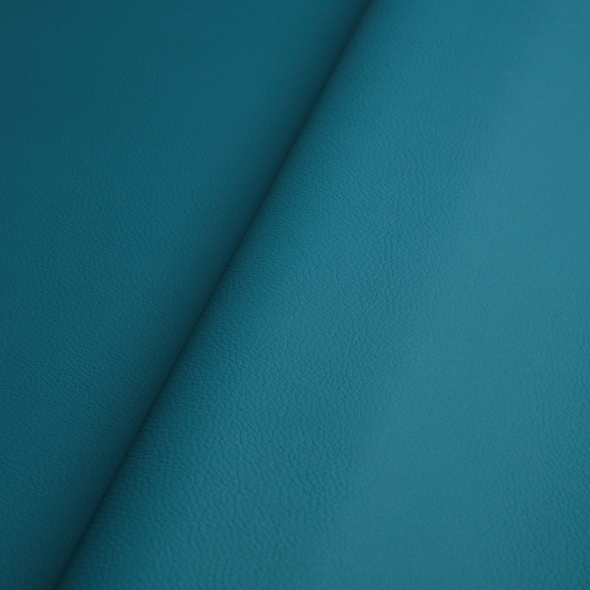 VEGAN-LEATHER-INDOOR-OUTDOOR-PEACOCK-SCHUMACHER-80908 - Schumacher Fabric