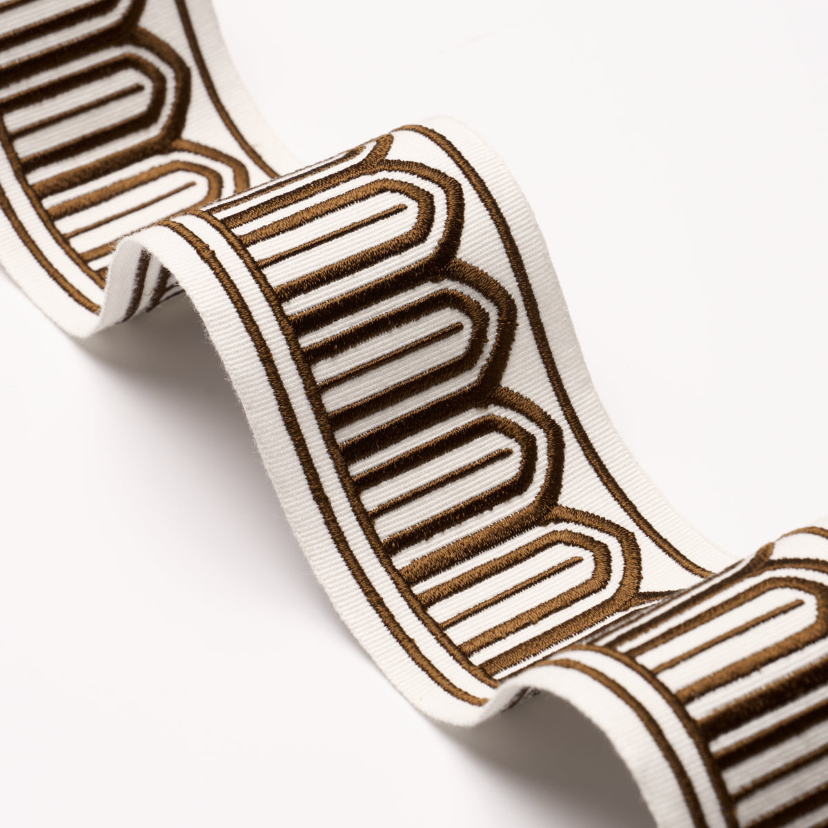 ARCHES-EMBROIDERED-TAPE-MEDIUM-BROWN-SCHUMACHER-81154 - Schumacher Trim