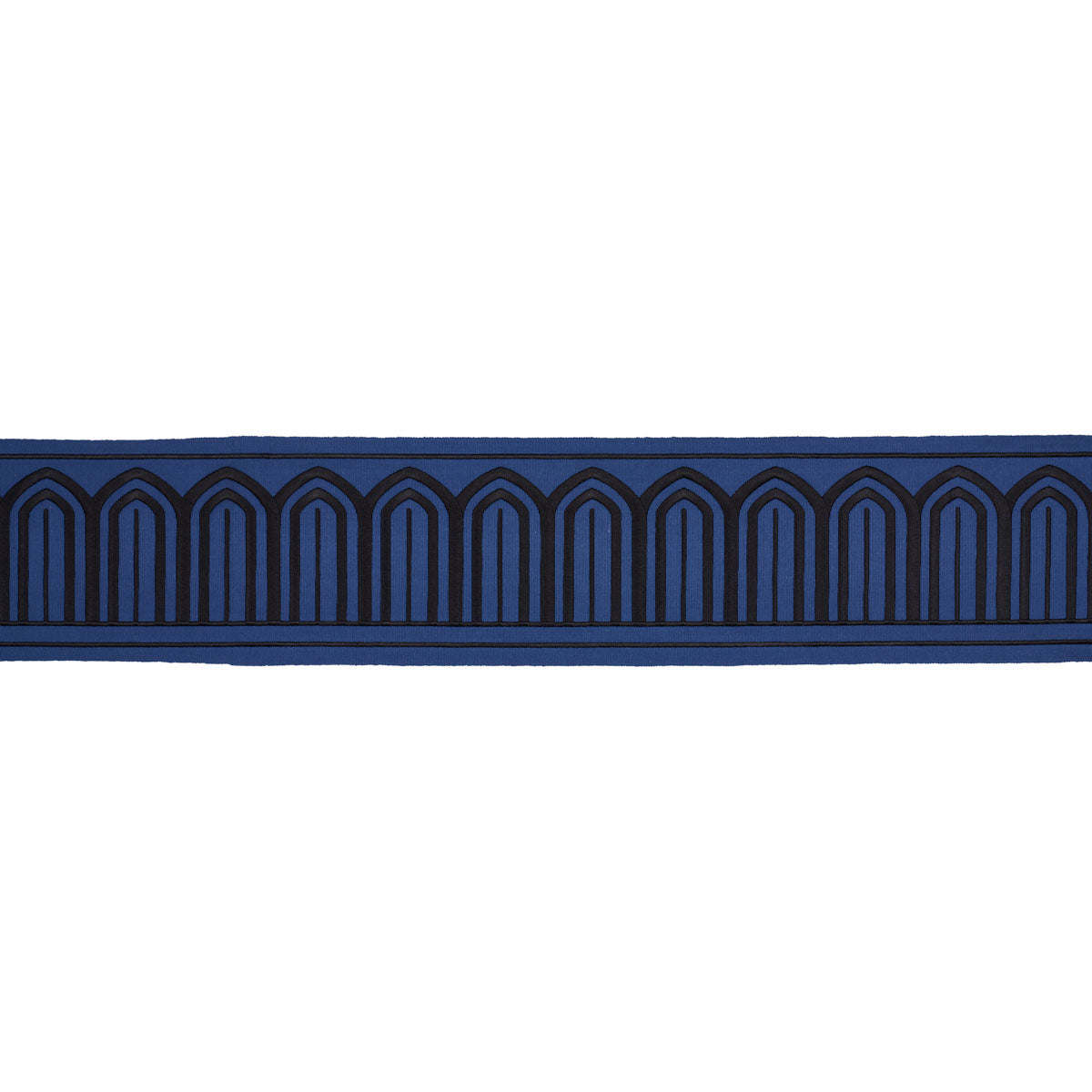 ARCHES-EMBROIDERED-TAPE-WIDE-BLACK-ON-NAVY-SCHUMACHER-81160 - Schumacher Recortar
