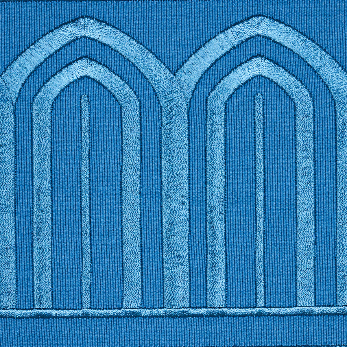 ARCHES-EMBROIDERED-TAPE-WIDE-TEAL-SCHUMACHER-81161 - Schumacher Recortar