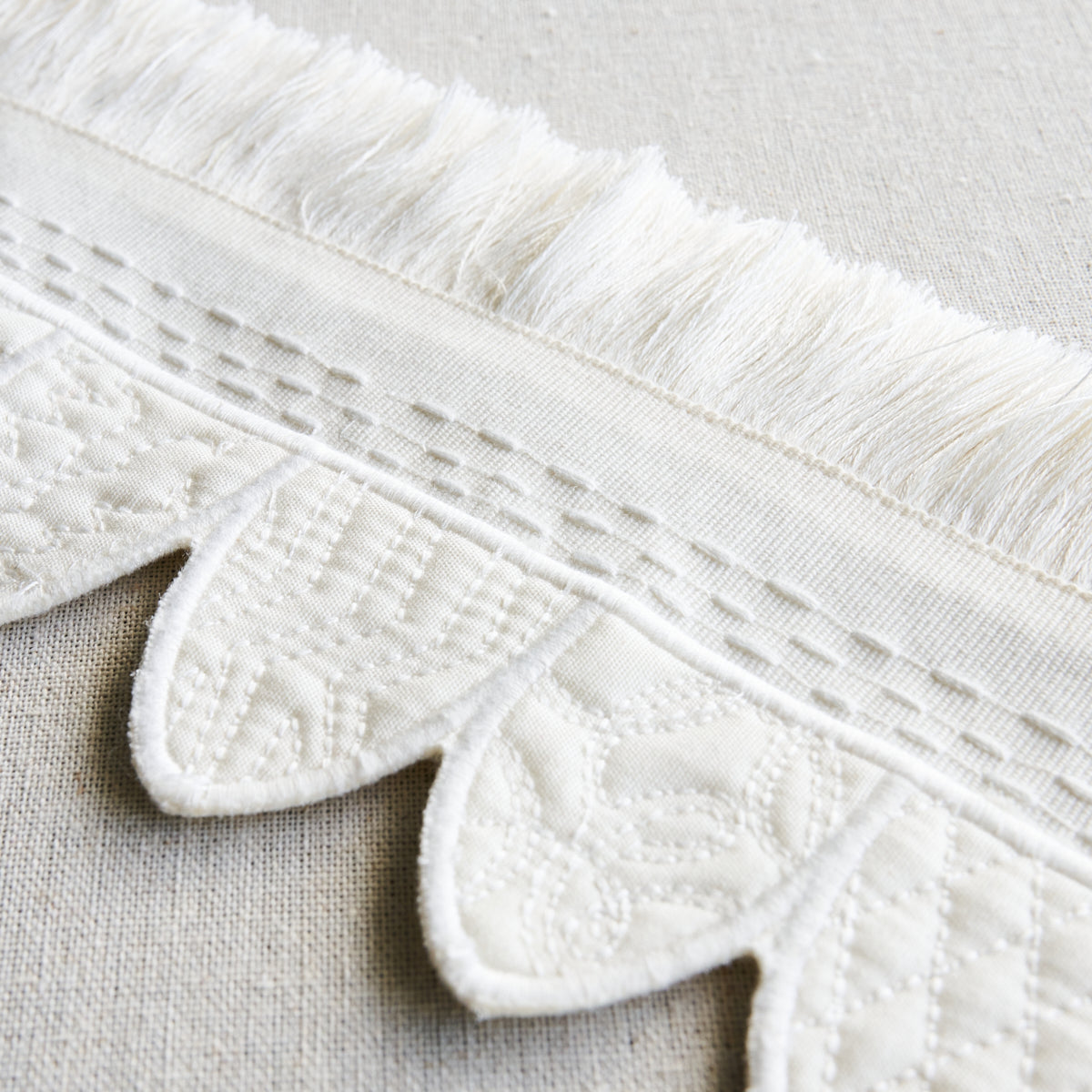 HERALDIC-TRIM-IVORY-SCHUMACHER-81180 - Schumacher Trim