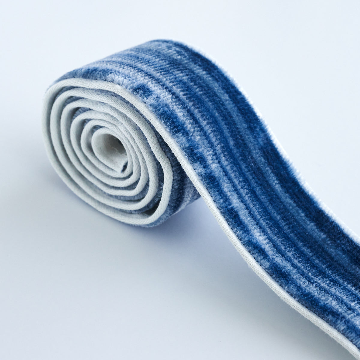 GASPARD-VELVET-TAPE-NARROW-SAPPHIRE-SCHUMACHER-81291 - Schumacher Trim