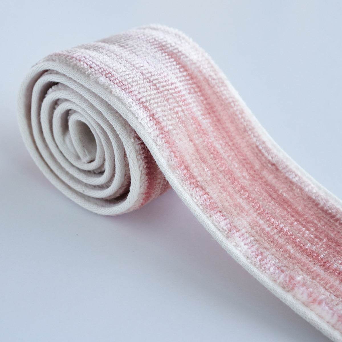 GASPARD-VELVET-TAPE-NARROW-BLUSH-SCHUMACHER-81292 - Schumacher Trim